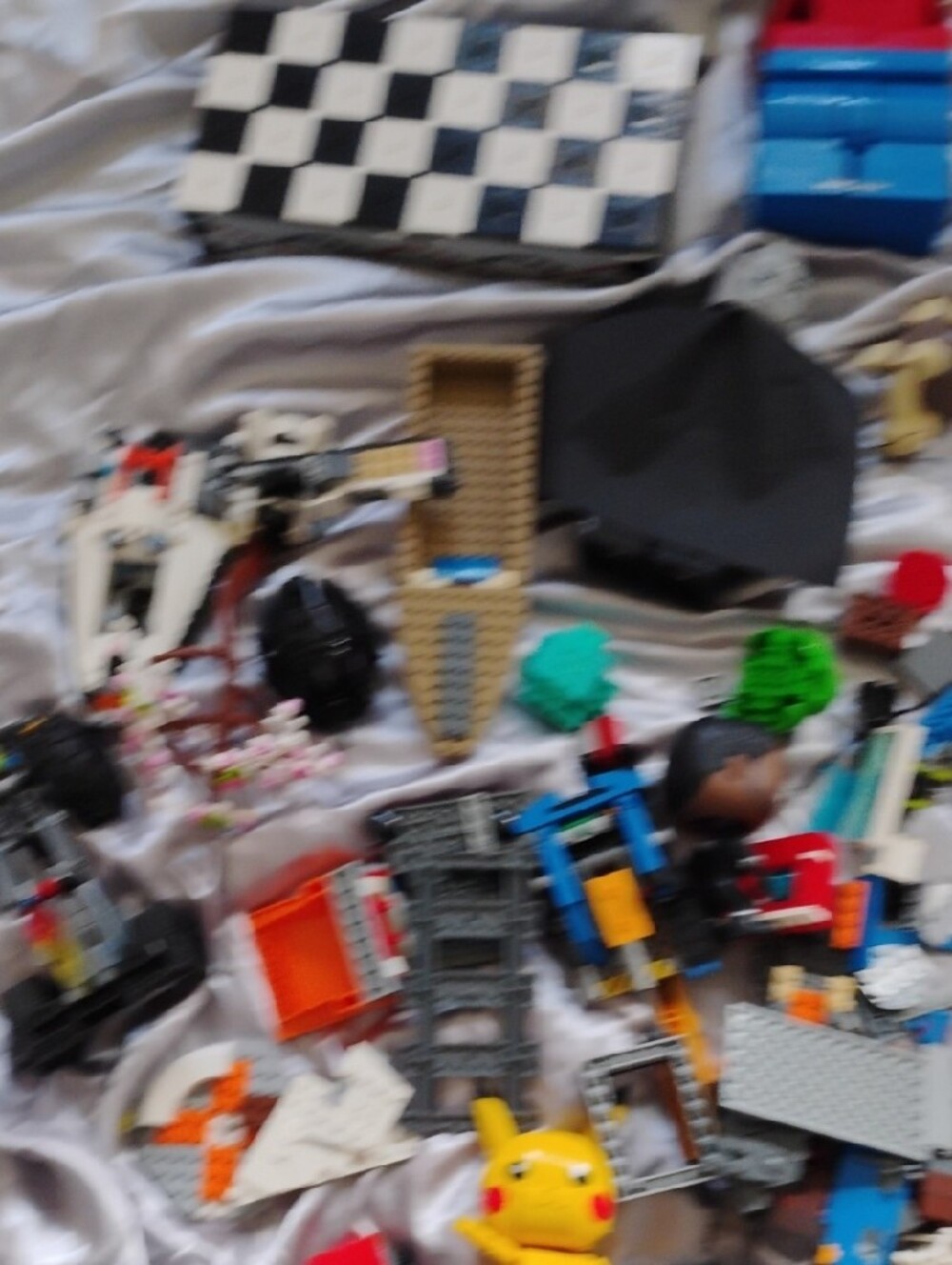 Assorted Legos Pieces.  Over 40 Lbs - Picture 7 of 13